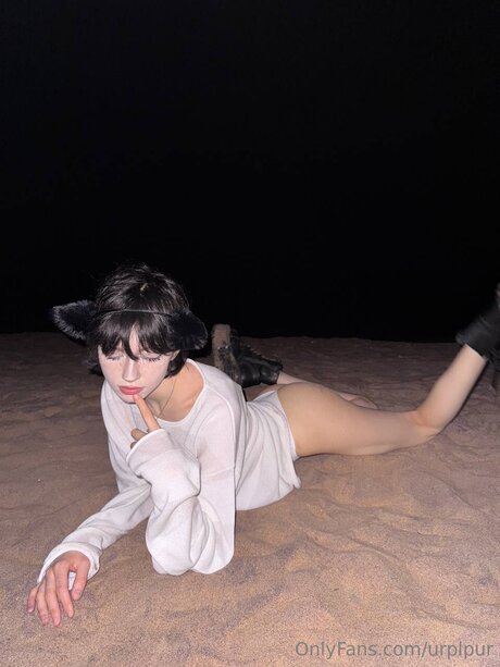 urplpur naked model photo