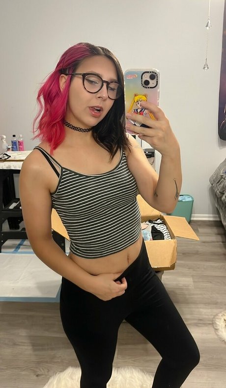 EmilyUwo ASMR pretty actress img