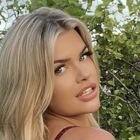 Kaitlyn Hoppe erotic actress pics