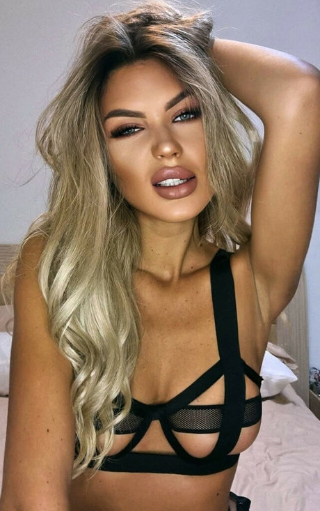 Andreea Diaconud sexy star pic