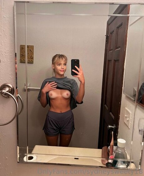 Sydney Sweety nude actress photo