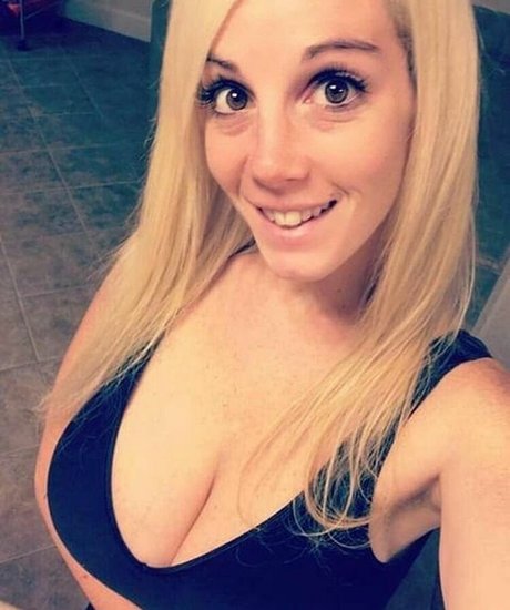 Tittyqueen77 sexy star pics
