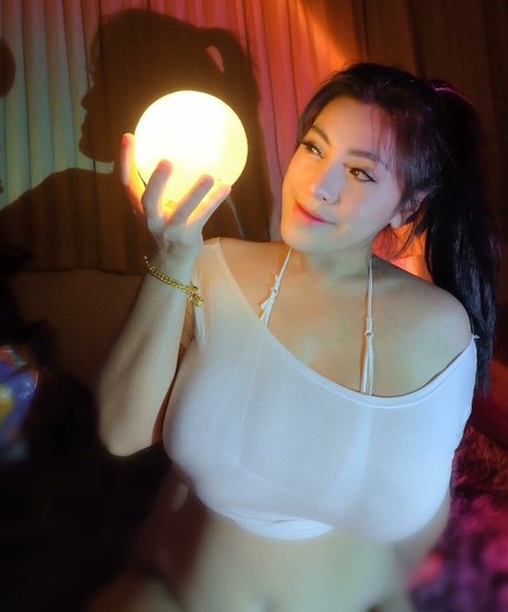 Aungsumalyn model hot photo