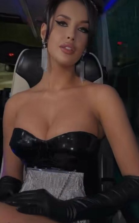 Liza Makhu star beautiful pics