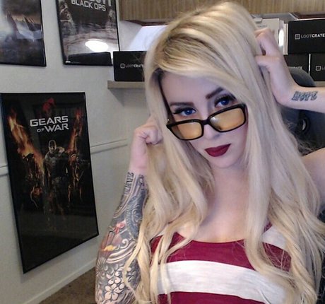 SJ Valenz sexy actress pictures