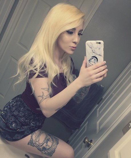 SJ Valenz model erotic photo