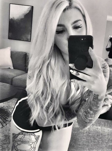 SJ Valenz perfect pornstar pictures