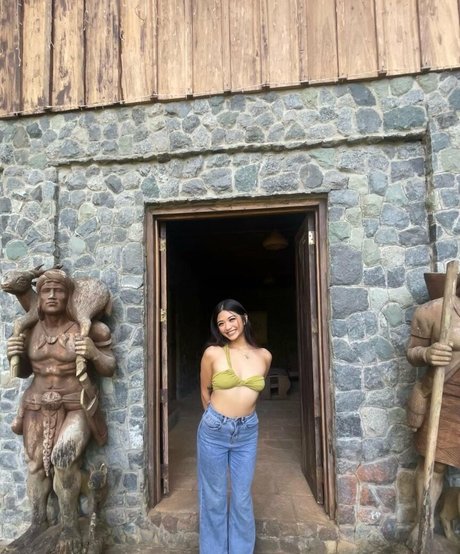 Ryssaxlo model adult pic