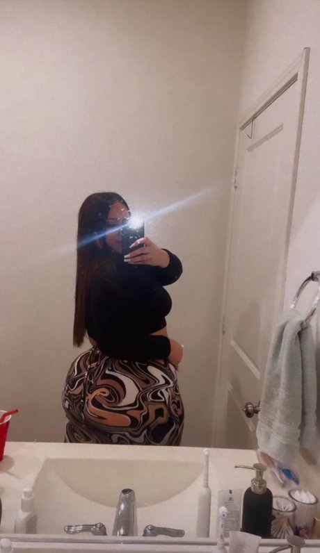 Babyv b nice model photo