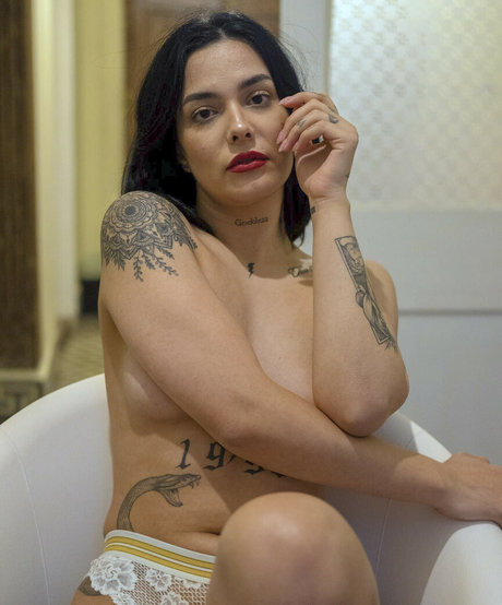 Aslhan Onur hot model archive