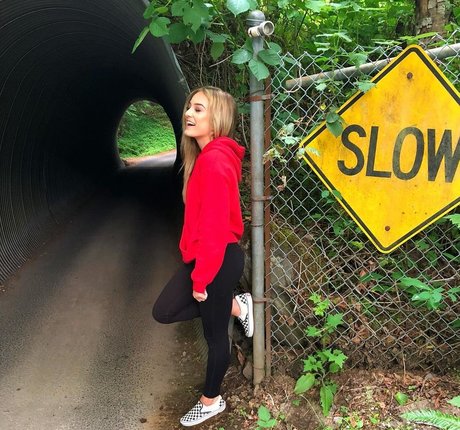 Savanah Moss model perfect pics