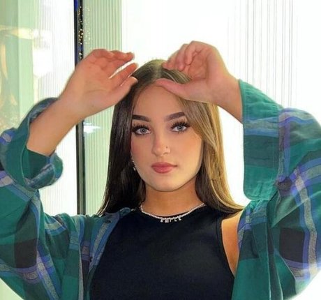 Savanah Moss pornographic model pics