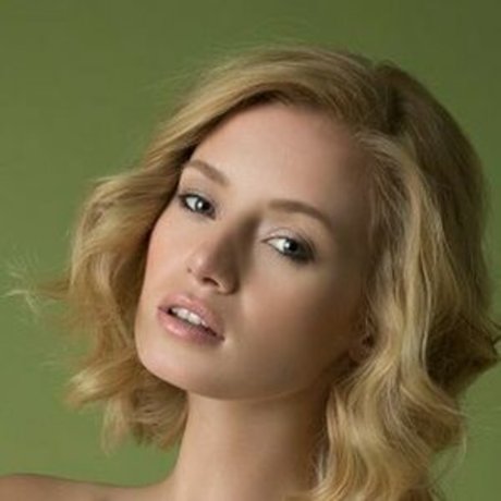 Gabriella Toth naked model pic