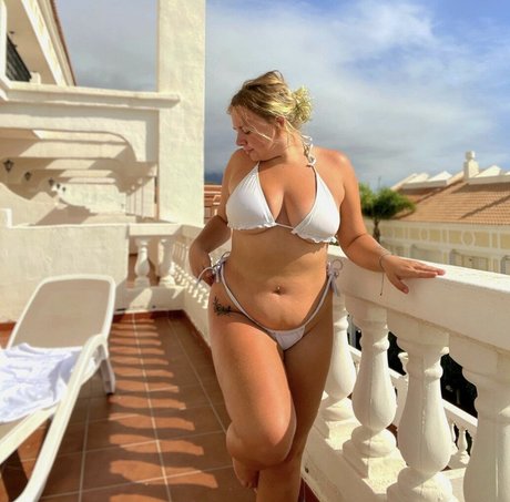 Caseypink model hd image