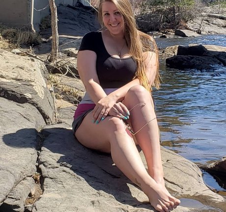 Caityy Cakesss hot actress img