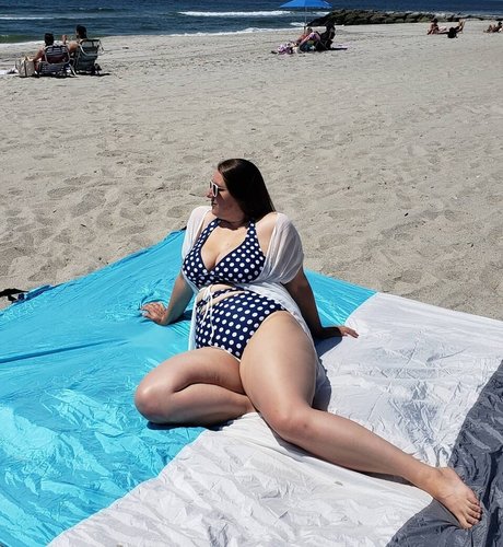 Caityy Cakesss model hot pic