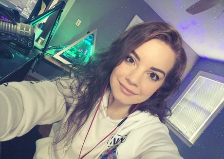 Gingy Gingerliness nude actress picture