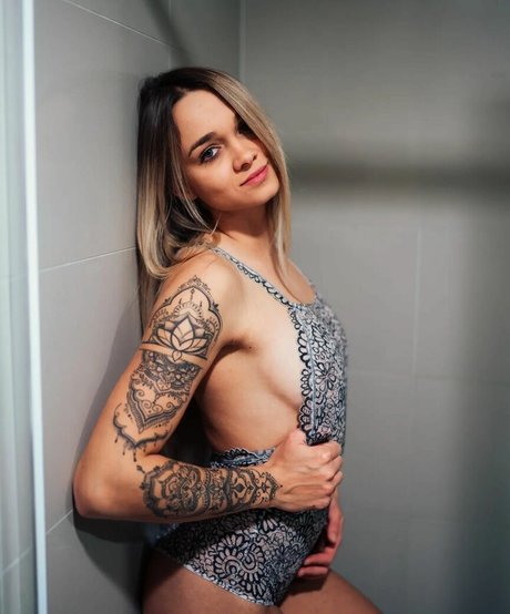 Nikola Sarsova nudes model pics