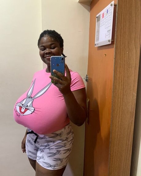 Chioma lovv nice actress pic