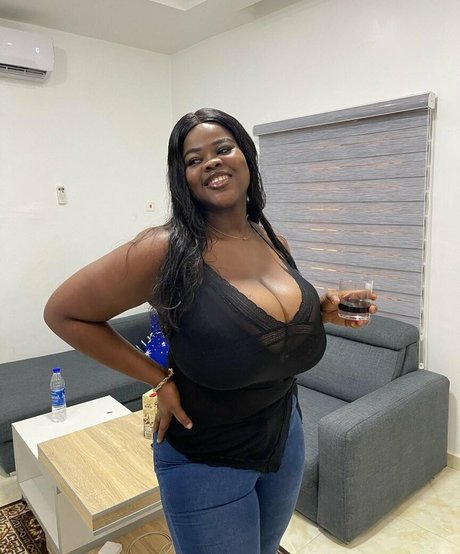 Chioma lovv perfect star pics