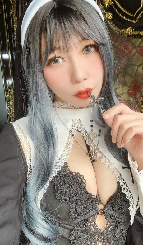 Akicoser nudes model picture