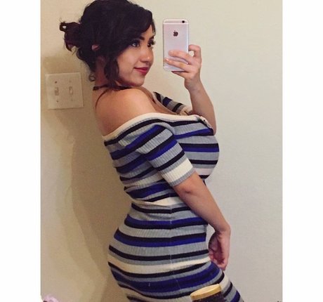 Alexandra Nicole model adult pictures