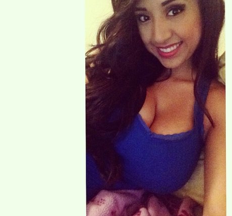 Alexandra Nicole sexy model img