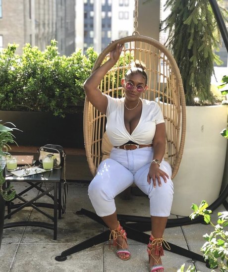 Suly model pretty galleries