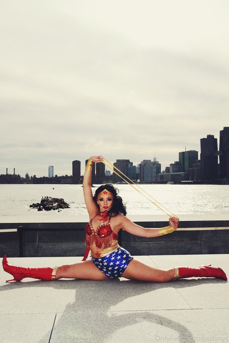 PussNYC model pretty pictures