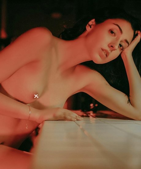 _naissance hot model picture