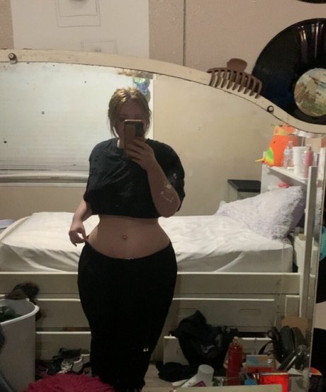 yours___truly___sav1 hot actress photo