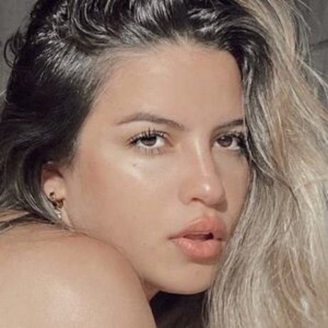 Claudia Castro beautiful model pic