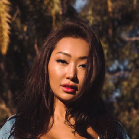 Nora Kyzy nude model archive