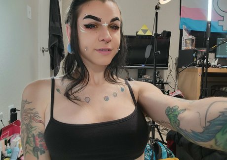 Echo Olsson erotic actress photo