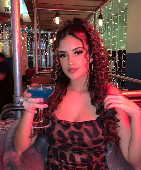 Goldensugaarr xxx pornstar pics