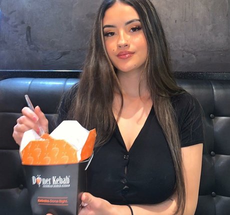 Goldensugaarr model sex pictures