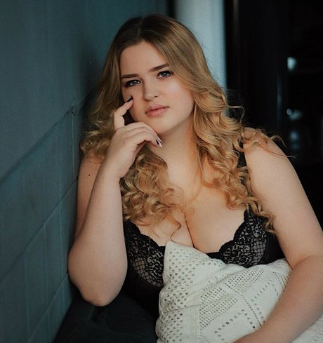 Julia Chegodar star erotic images