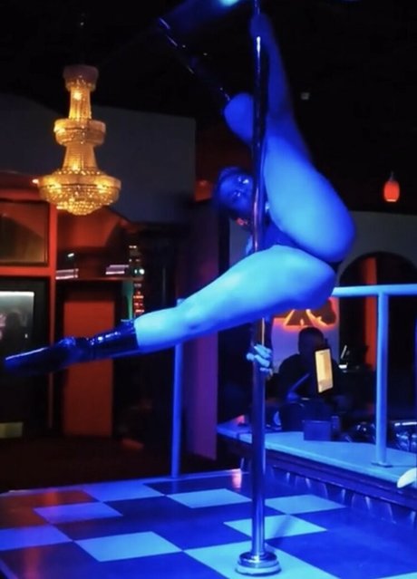 lmuertos nudes model image