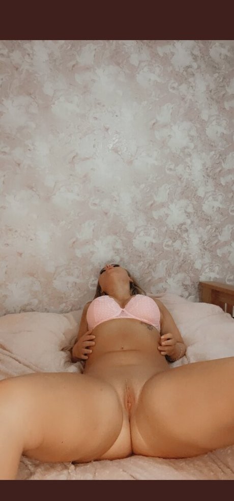 Caitncurves model porn photos