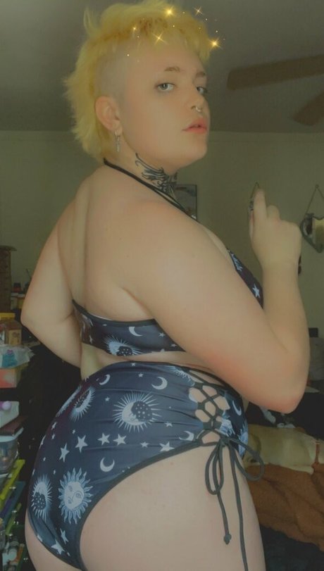 Aster Onyx beautiful pornstar image