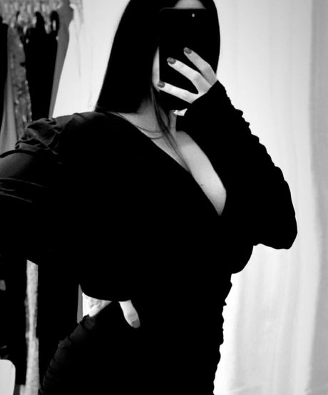 Valeria Vela art star pics