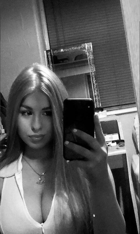 Isabelle Rose model adult pictures