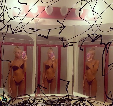 Haleyandersn exclusive star photo