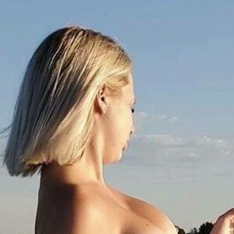 Vaaloux model porn picture