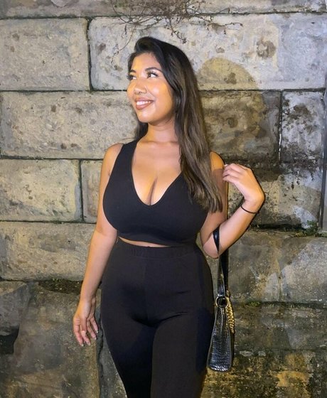 Sml Prsn naked star photo