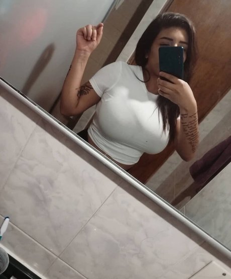 Kimberly Hdeez sexy model pics