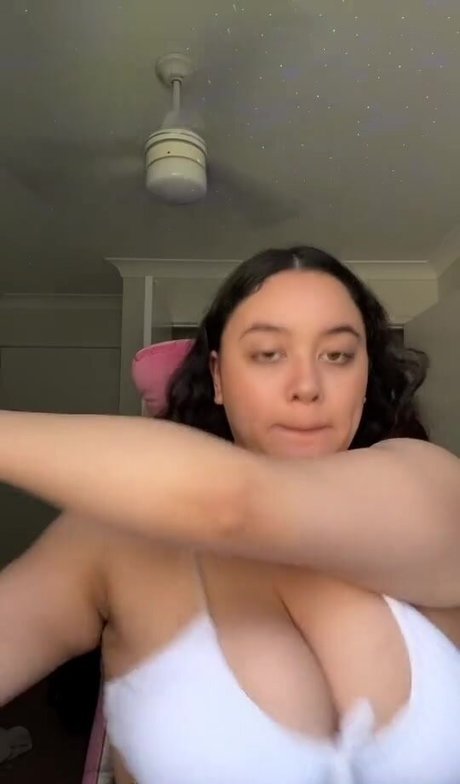 Carragh Mahuika model sexy galleries