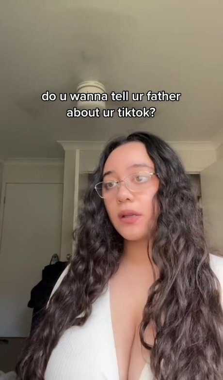 Carragh Mahuika model adult pic