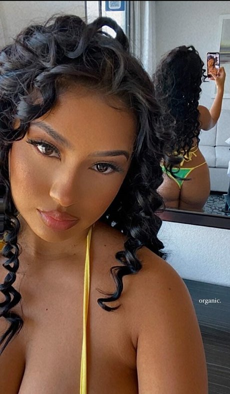 Lucero Crystal model nudes pic