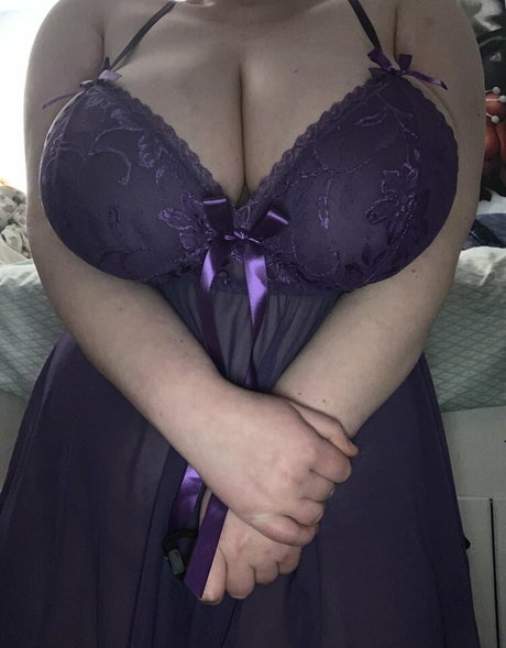 Squishy Lynxie erotic actress photos